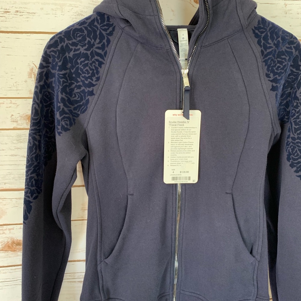 ➕ NWT lululemon scuba hoodie IV floral flock MDNI - Picture 2 of 6